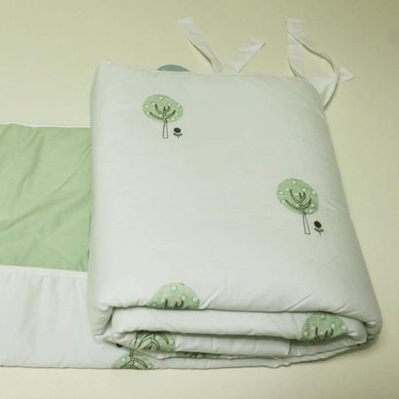 "Деревья" Защитный бампер в детскую кроватку.
